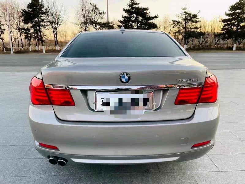 北京11年宝马7系9