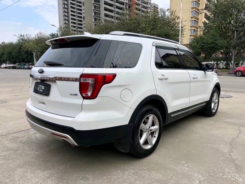 济宁16年福特探险者8