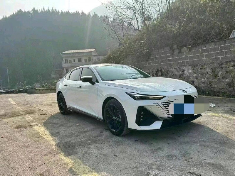 重庆23年长安汽车UNI-V2