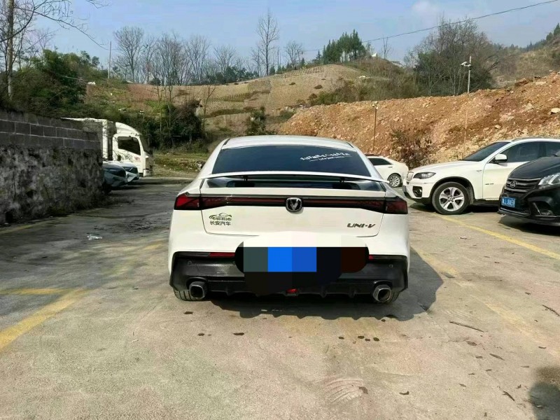 重庆23年长安汽车UNI-V5