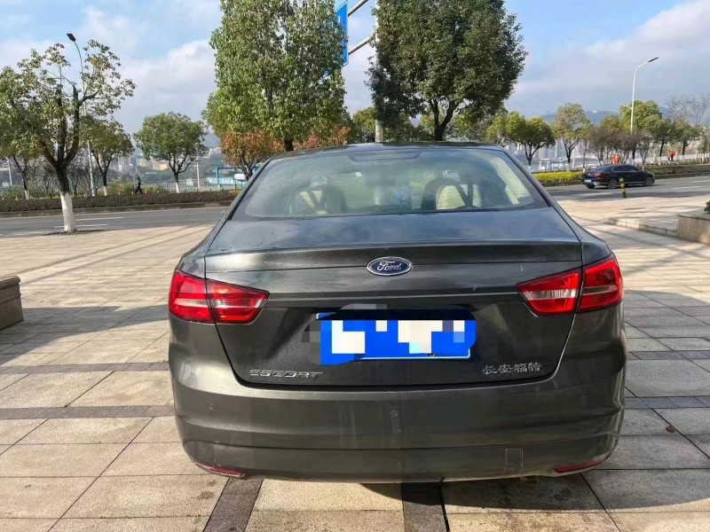 重庆15年福特福克斯6