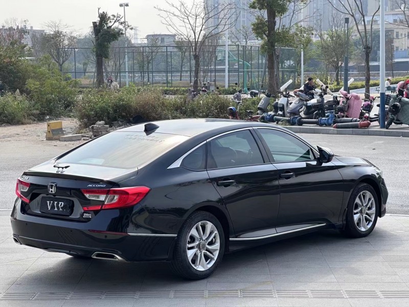 东莞18年本田雅阁5