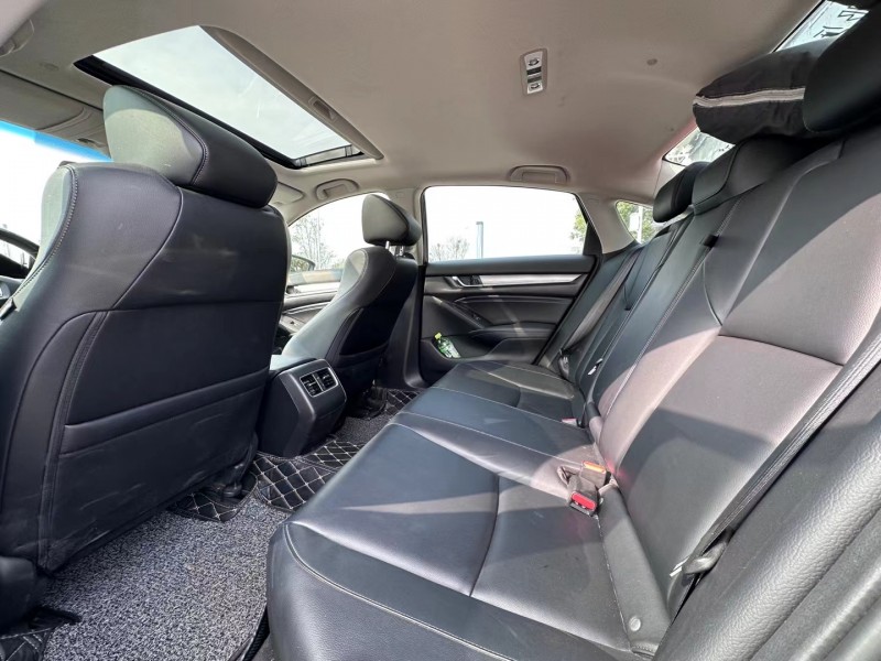 东莞18年本田雅阁7