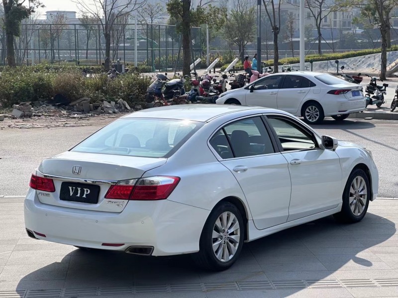 东莞16年本田雅阁5