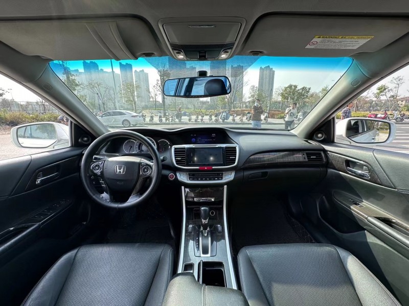 东莞16年本田雅阁6