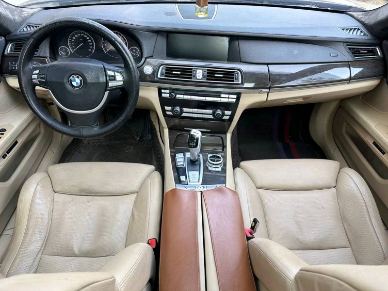 济宁09年宝马7系5