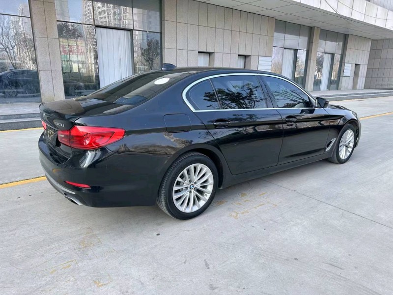 济宁19年宝马5系8