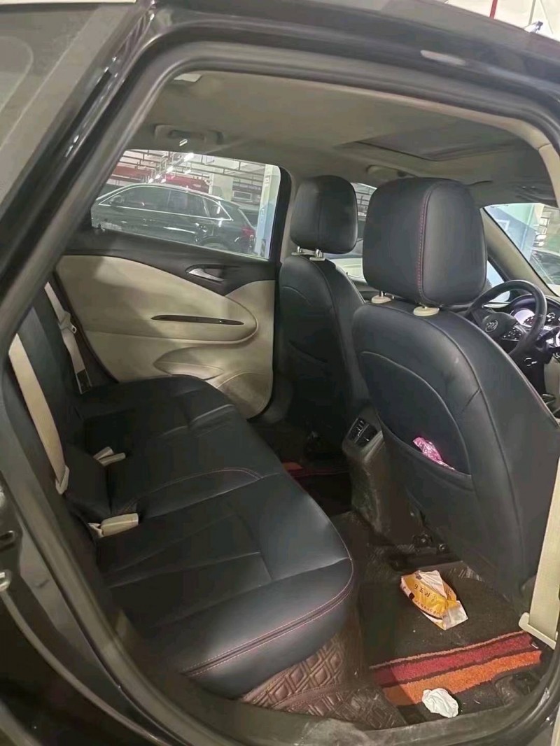 重庆17年别克威朗5