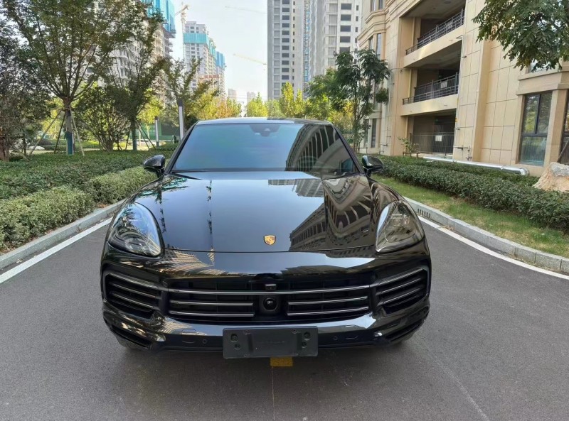 济宁23年保时捷卡宴1