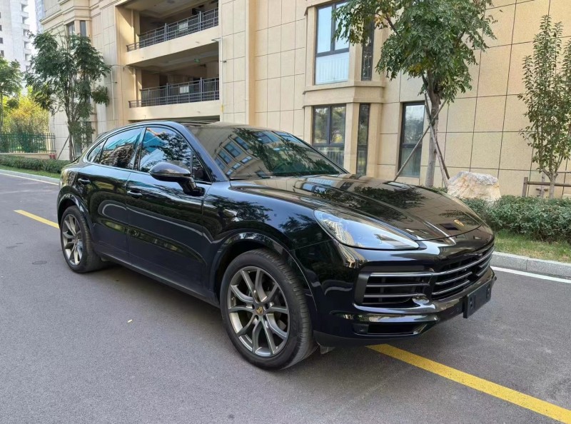 济宁23年保时捷卡宴3