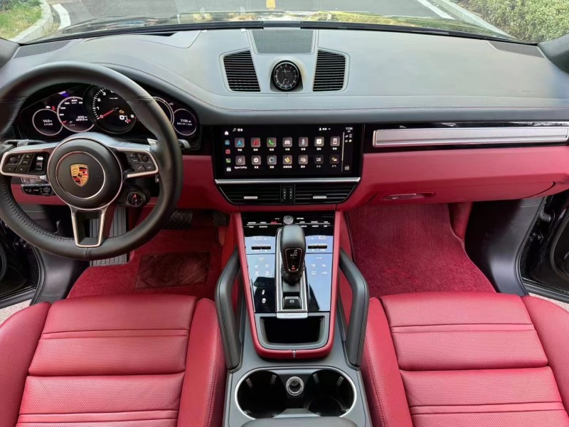 济宁23年保时捷卡宴5