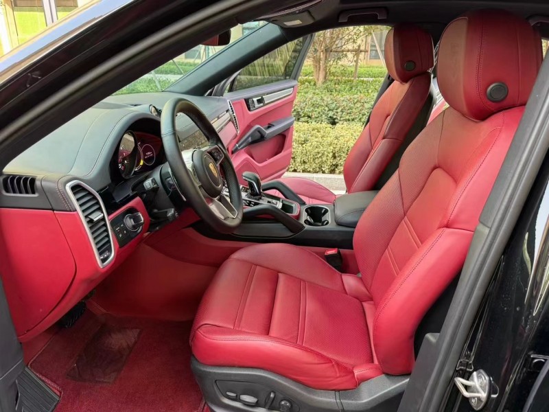 济宁23年保时捷卡宴6