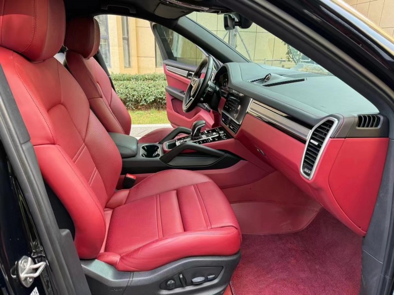 济宁23年保时捷卡宴7