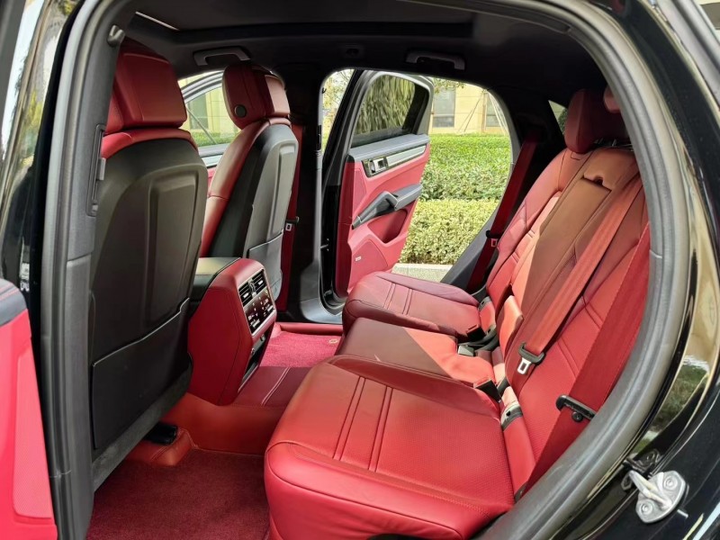 济宁23年保时捷卡宴8