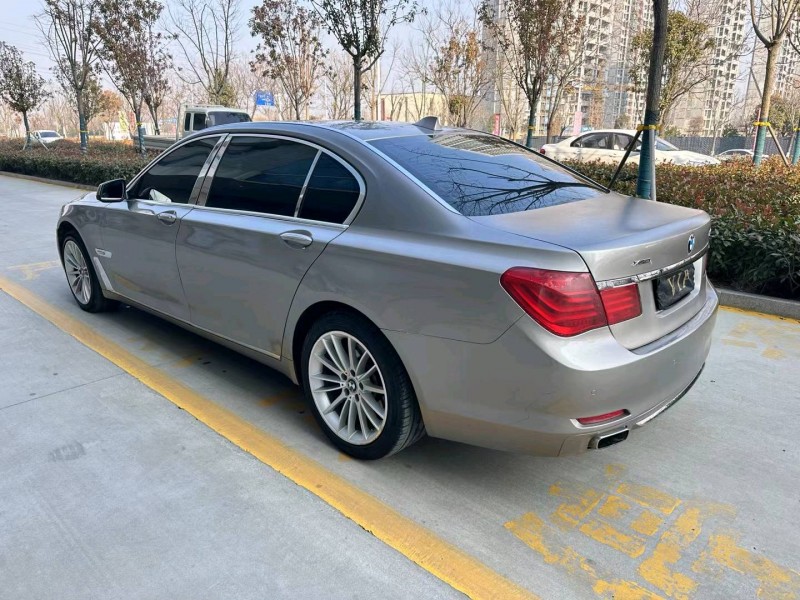 济宁11年宝马7系7