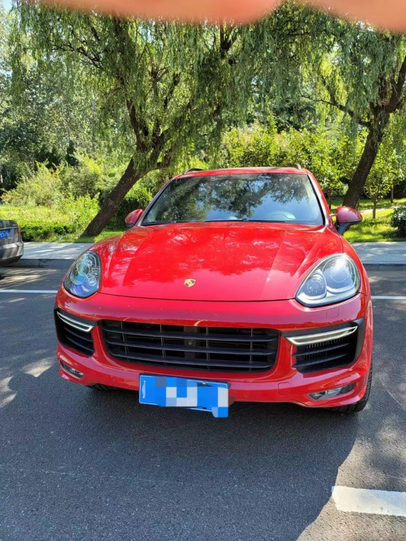 济宁17年保时捷卡宴1