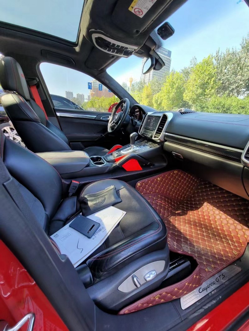 济宁17年保时捷卡宴5