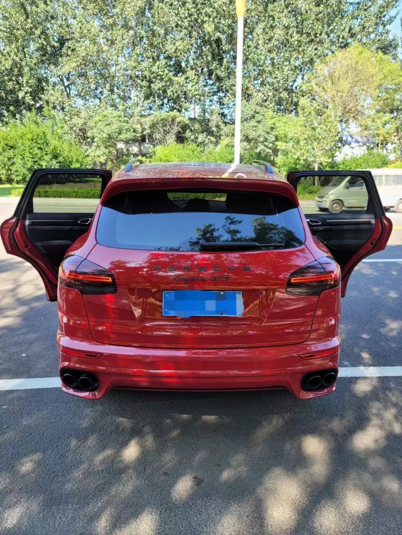 济宁17年保时捷卡宴8