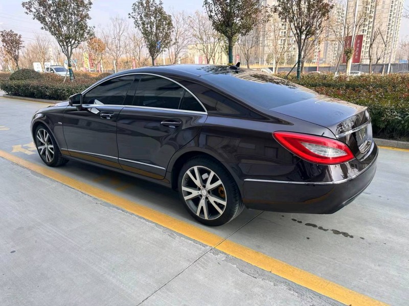济宁13年奔驰CLS8
