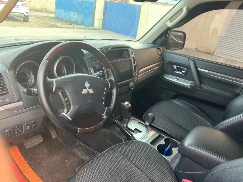 邯郸16年三菱帕杰罗5