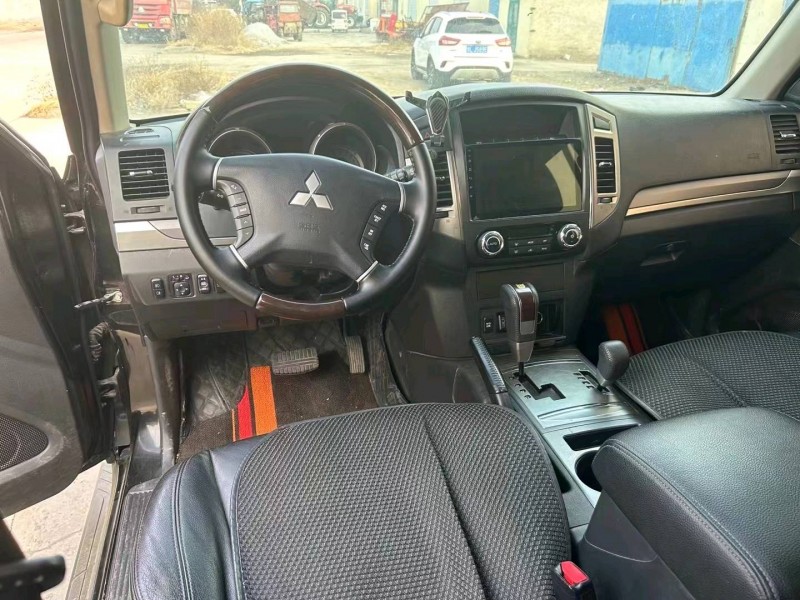 邯郸16年三菱帕杰罗8