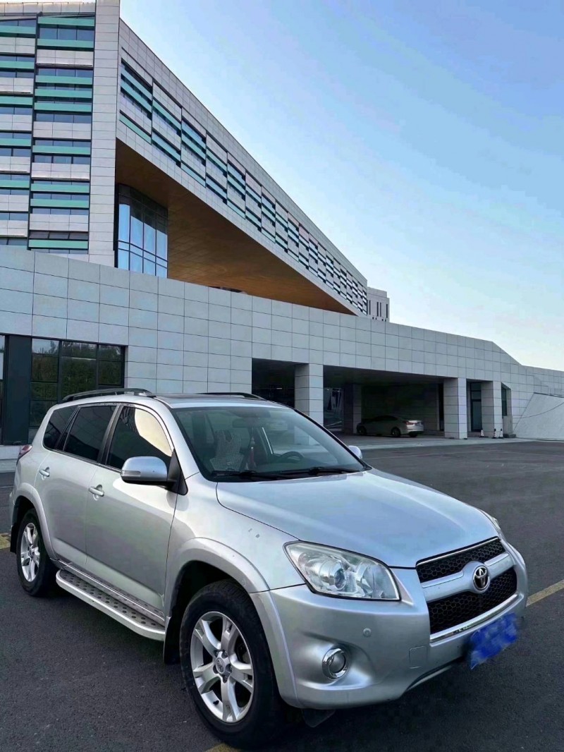 枣庄13年丰田RAV42