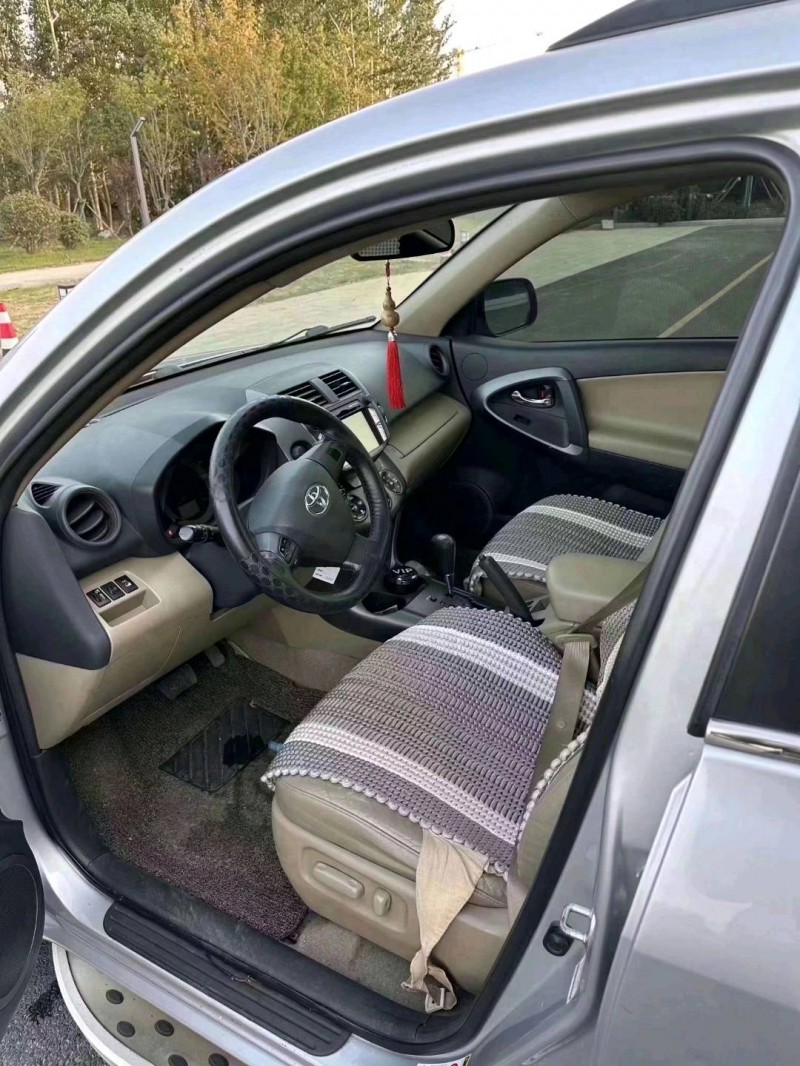 枣庄13年丰田RAV47