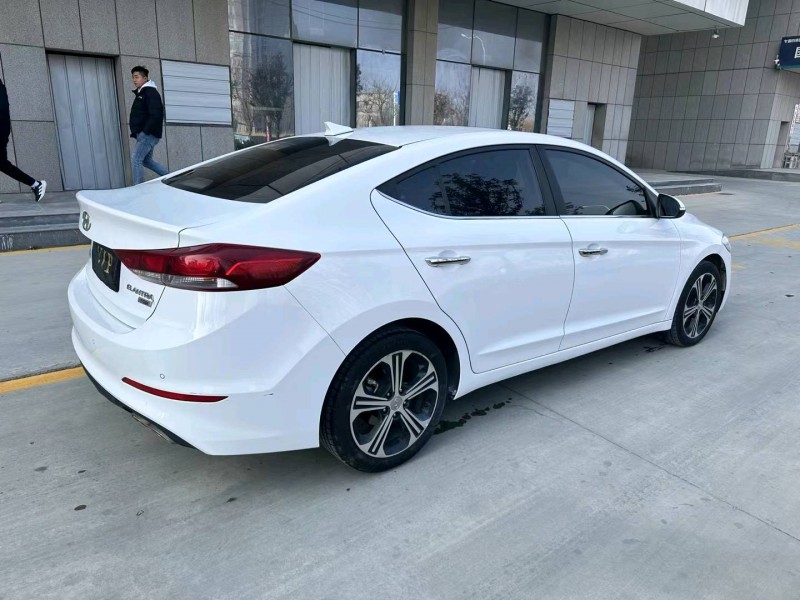 济宁19年现代领动8