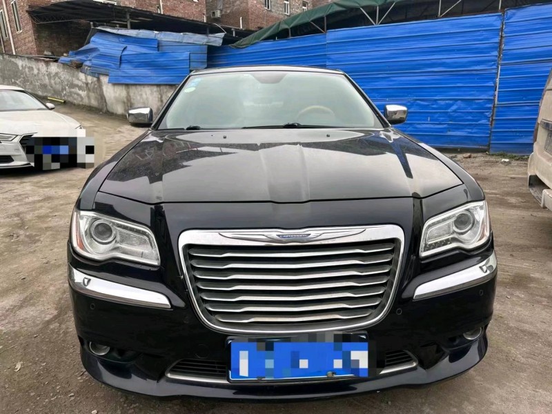 重庆14年克莱斯勒300C1