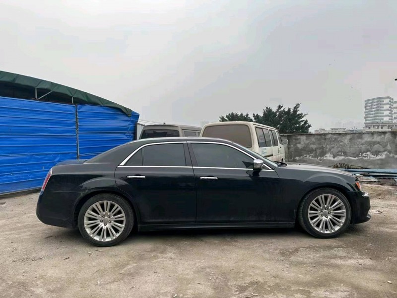 重庆14年克莱斯勒300C4
