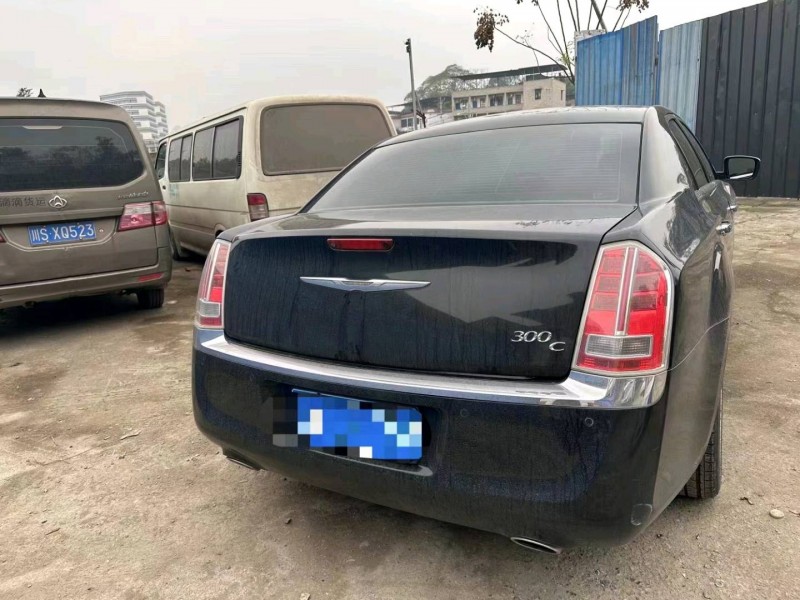 重庆14年克莱斯勒300C5