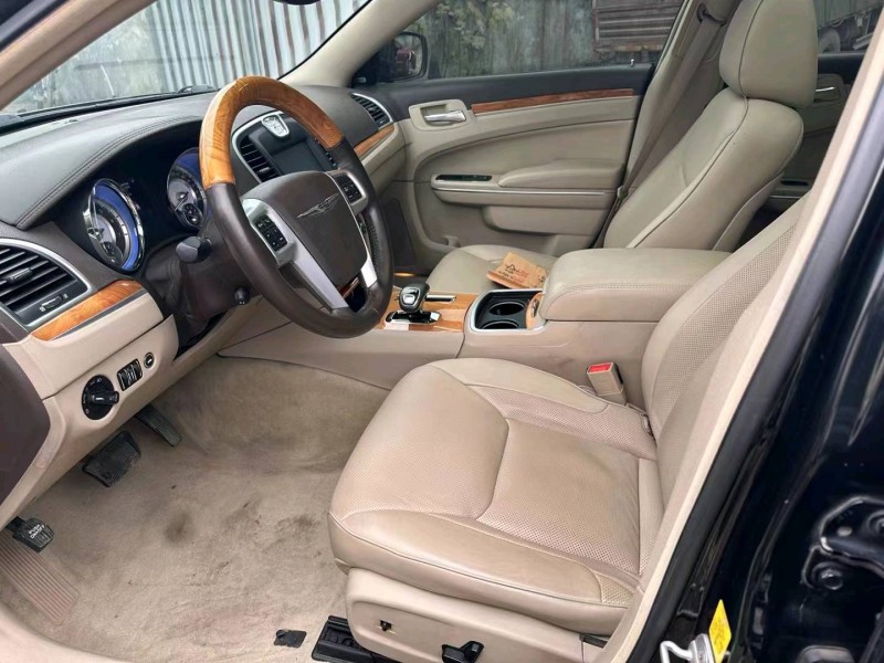 重庆14年克莱斯勒300C7