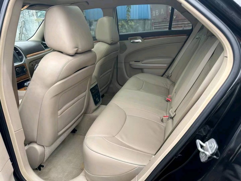 重庆14年克莱斯勒300C8