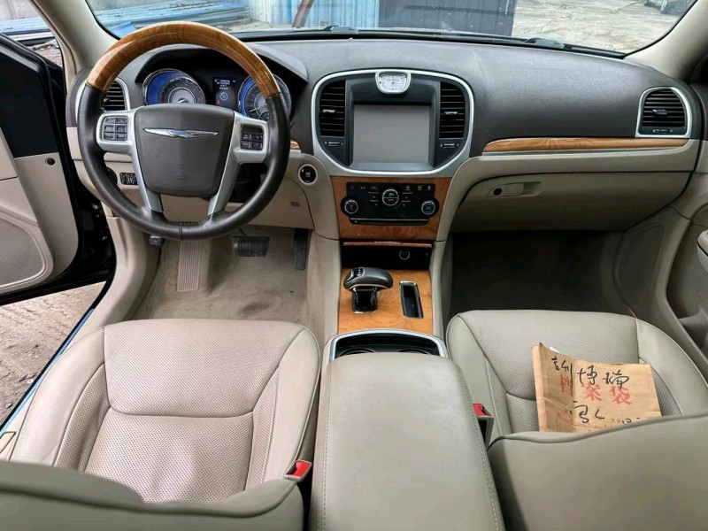 重庆14年克莱斯勒300C9
