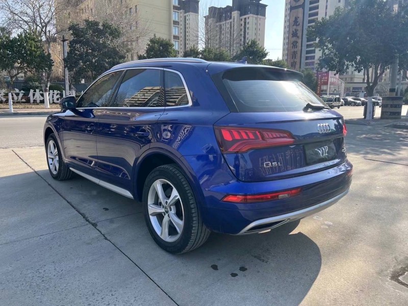 济宁20年奥迪Q58