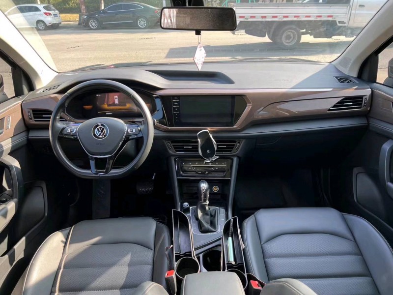 济宁22年大众途岳5