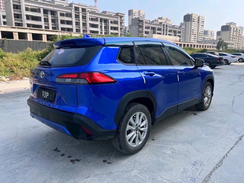 济宁22年丰田锐放7