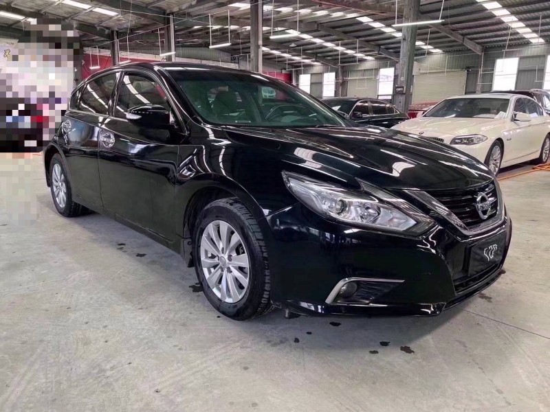 济宁19年日产天籁2