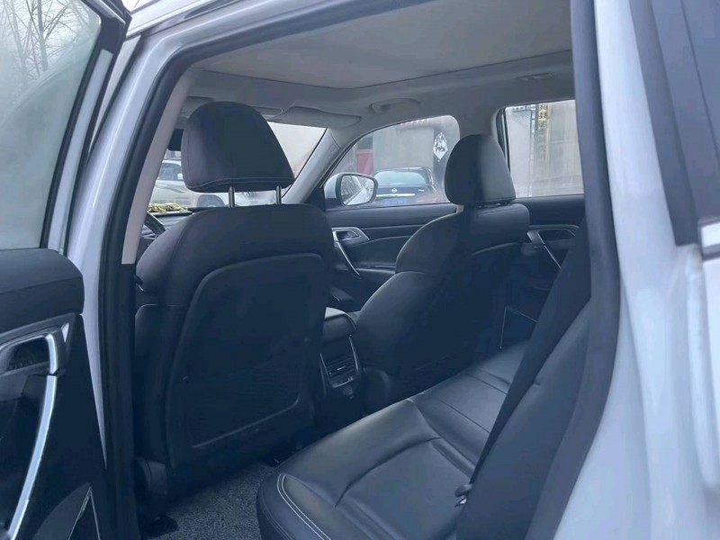 保定17年吉利博越7