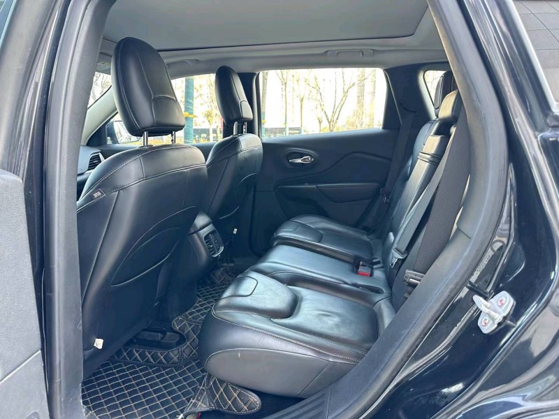 济宁18年Jeep自由光4