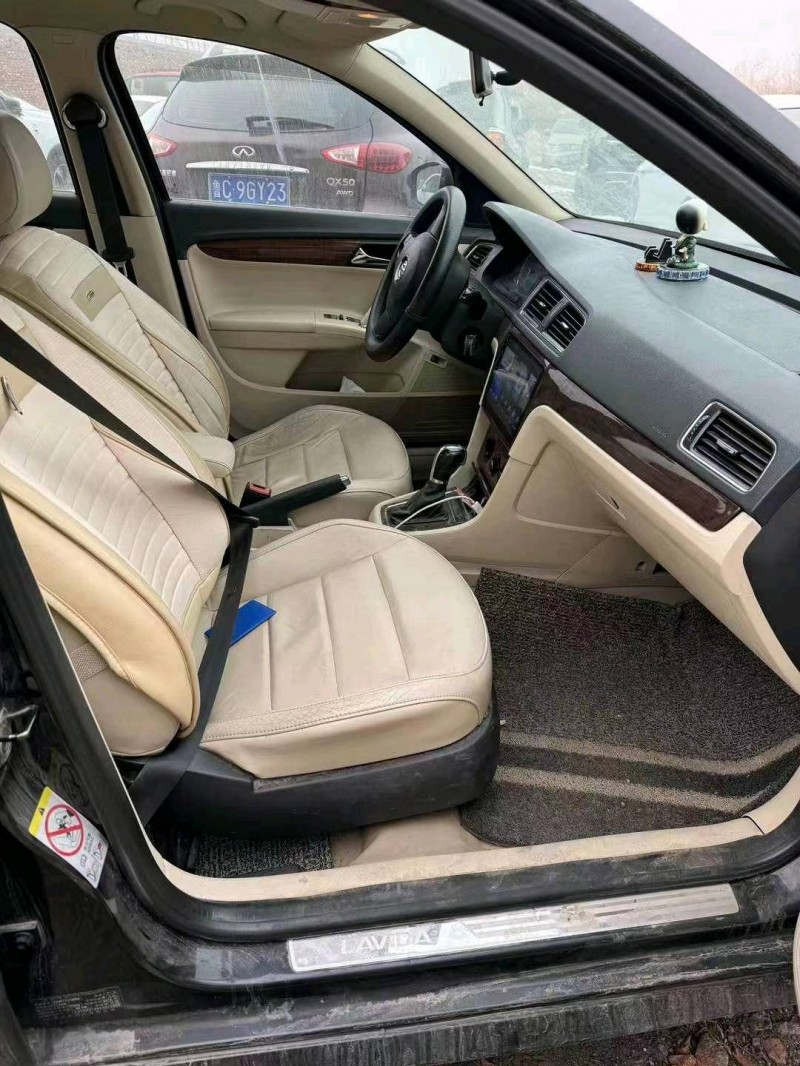 济南12年大众朗逸2