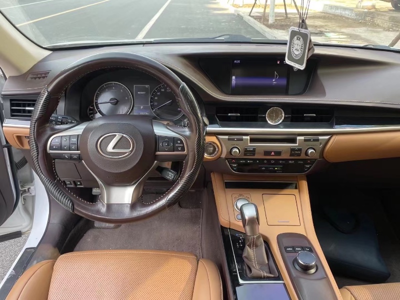 石家庄17年雷克萨斯ES8