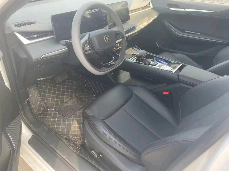 济宁23年长安汽车锐程CC7