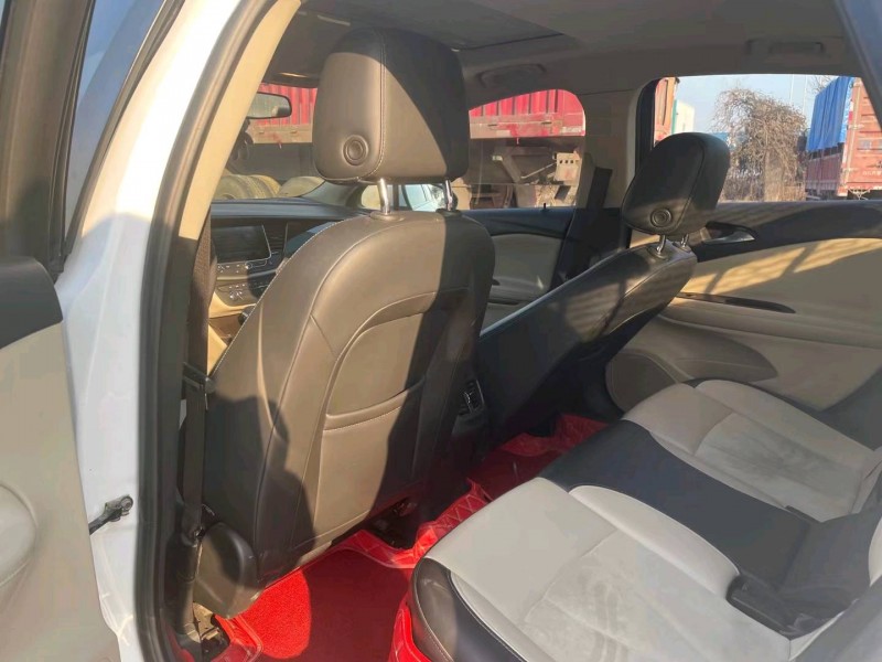 保定18年别克威朗5