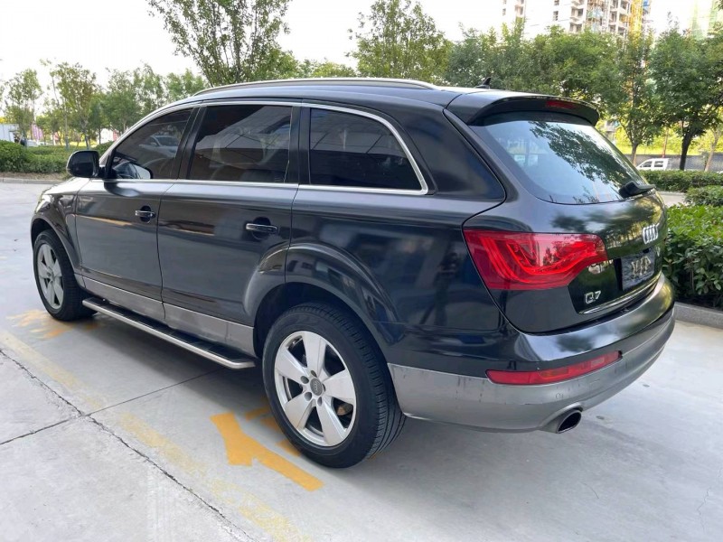 济宁12年奥迪Q77