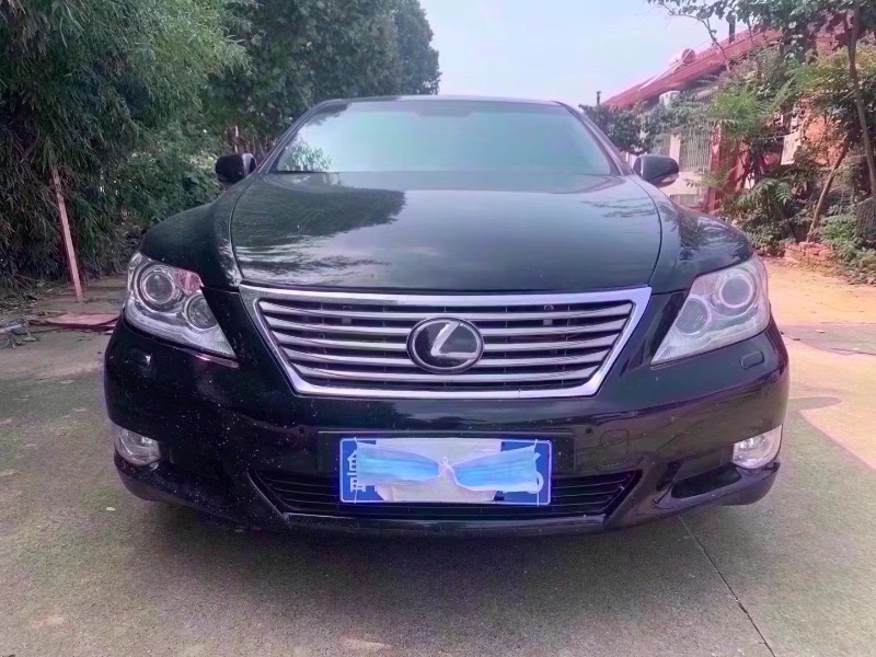青岛10年雷克萨斯LX1