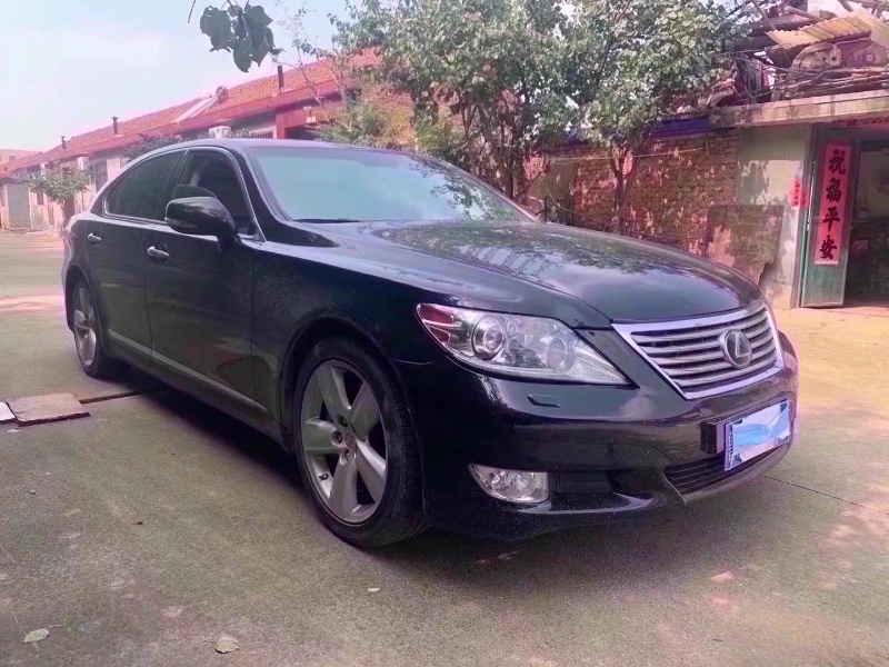 青岛10年雷克萨斯LX4