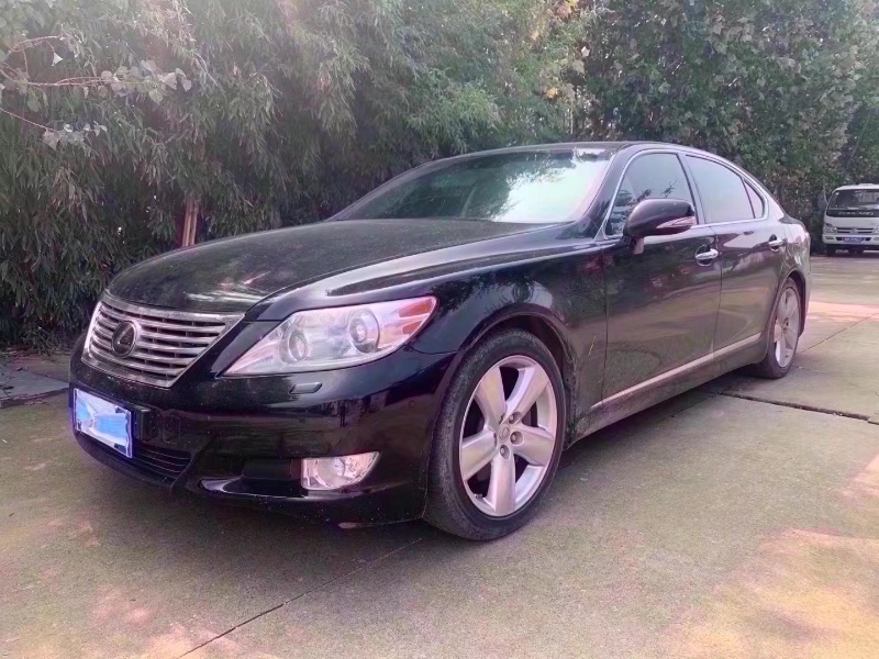 青岛10年雷克萨斯LX5
