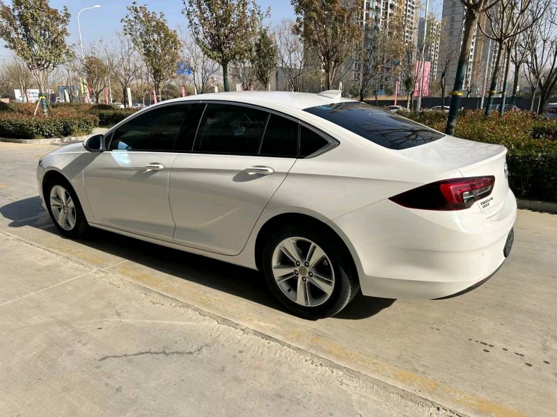 济宁20年别克君威8