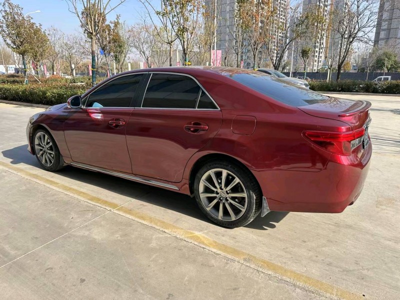 济宁14年丰田锐志7